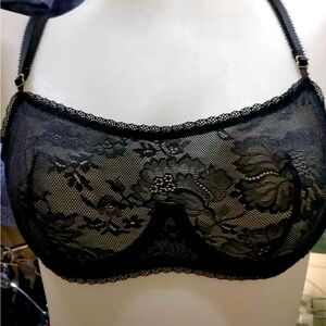 Brand new with tag Victoria’s Secret Bra, 34B. Black.